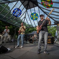 Červený Bicykel – Preskoč vlastný tieň