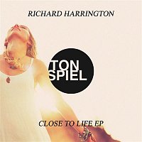 Přední strana obalu CD Close to Life EP