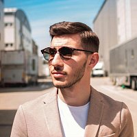 Přední strana obalu CD Budi tu