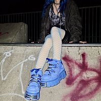 Přední strana obalu CD Hot Topic