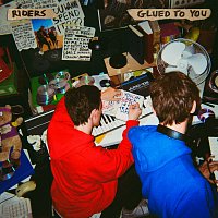 RIDERS – glued to you