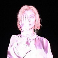 Přední strana obalu CD Hallucination