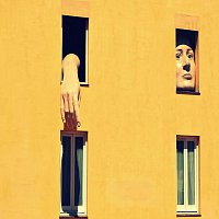 Přední strana obalu CD Daggers