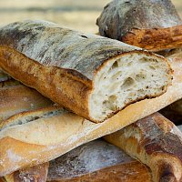 Patrizia Luraschi – Recipe of Bread in a Pan Cooked in Ten Minutes