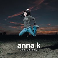 Přední strana obalu CD Noc na zemi