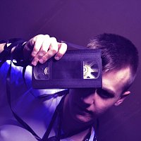 Přední strana obalu CD V.H.S.