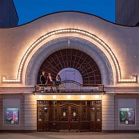 Přední strana obalu CD Capsized