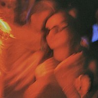 Danser Med Piger – I Morgen Er Hun Vaek