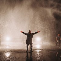 PREMIER – V dešťových kapkách