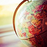 Přední strana obalu CD All Around The World