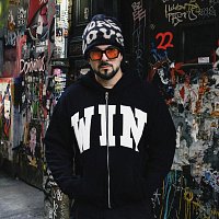 TwentyTwo – DOMINOES