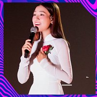 Hoang Oanh – Khi Con La M? [Remix]