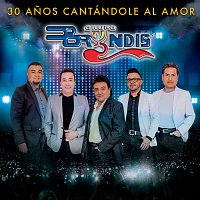 Přední strana obalu CD 30 Anos Cantándole Al Amor [En Vivo]