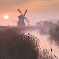 Přední strana obalu CD Windmills