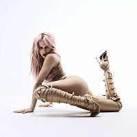 ADÉLA – MACHINE GIRL
