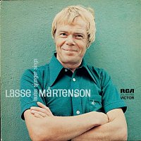Lasse Martenson laulaa