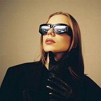Tea Sofia – Whoa