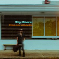 Kip Moore – Fire On Wheels