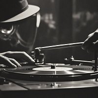 Alex Braxe – Spinning