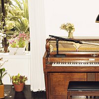 Emile Haynie – Falling Apart