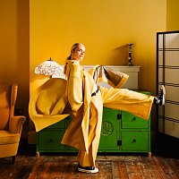 Přední strana obalu CD Never Far From Paradise